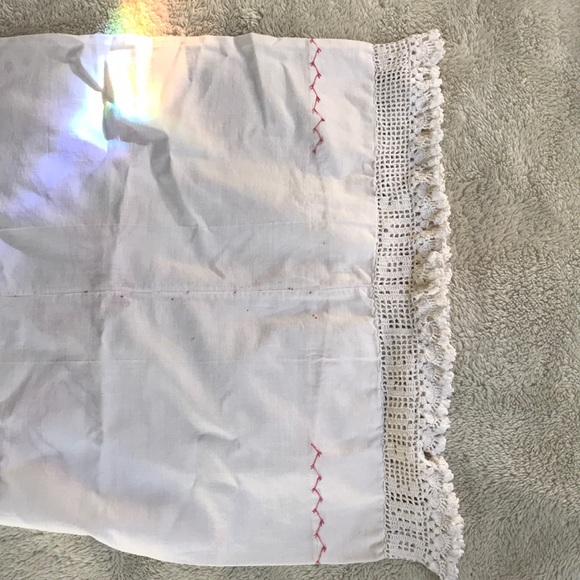 Hand embroidered white pillow case w crochet trim - Picture 5 of 8